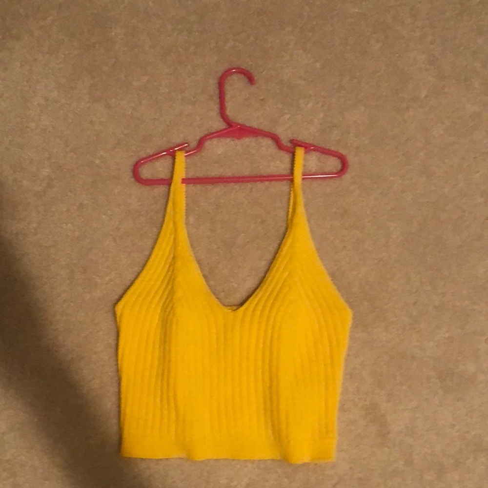 Dee Elly Yellow Knit V-Kneck Top size small